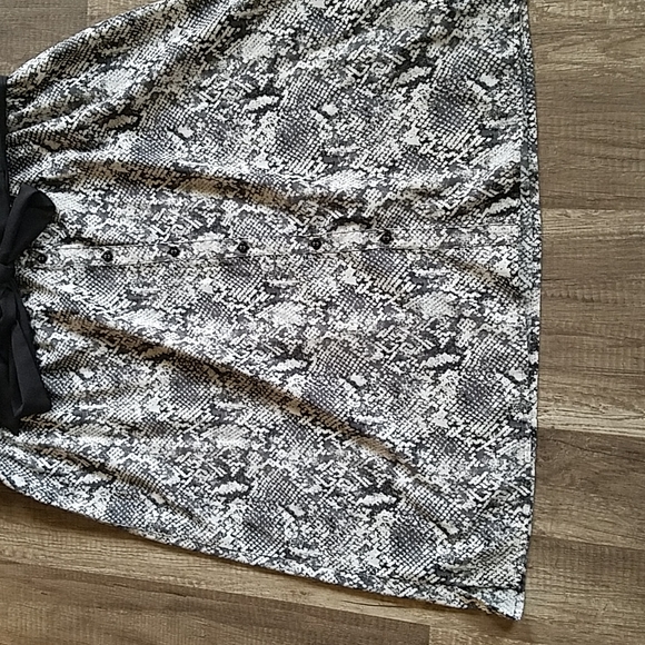 Motherhood Maternity Snakeskin Print Button Down Light Weight Dress L - Picture 4 of 9